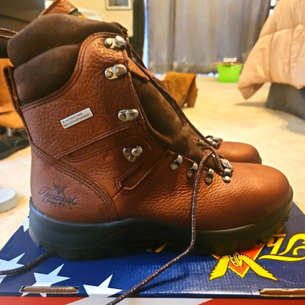 Thorogood Safety Toe Boots 8" NIB SZ:8.5 Mens
